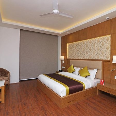 Capital O Hotel Star Inn Near Chhatarpur Metro Station New Delhi Eksteriør billede