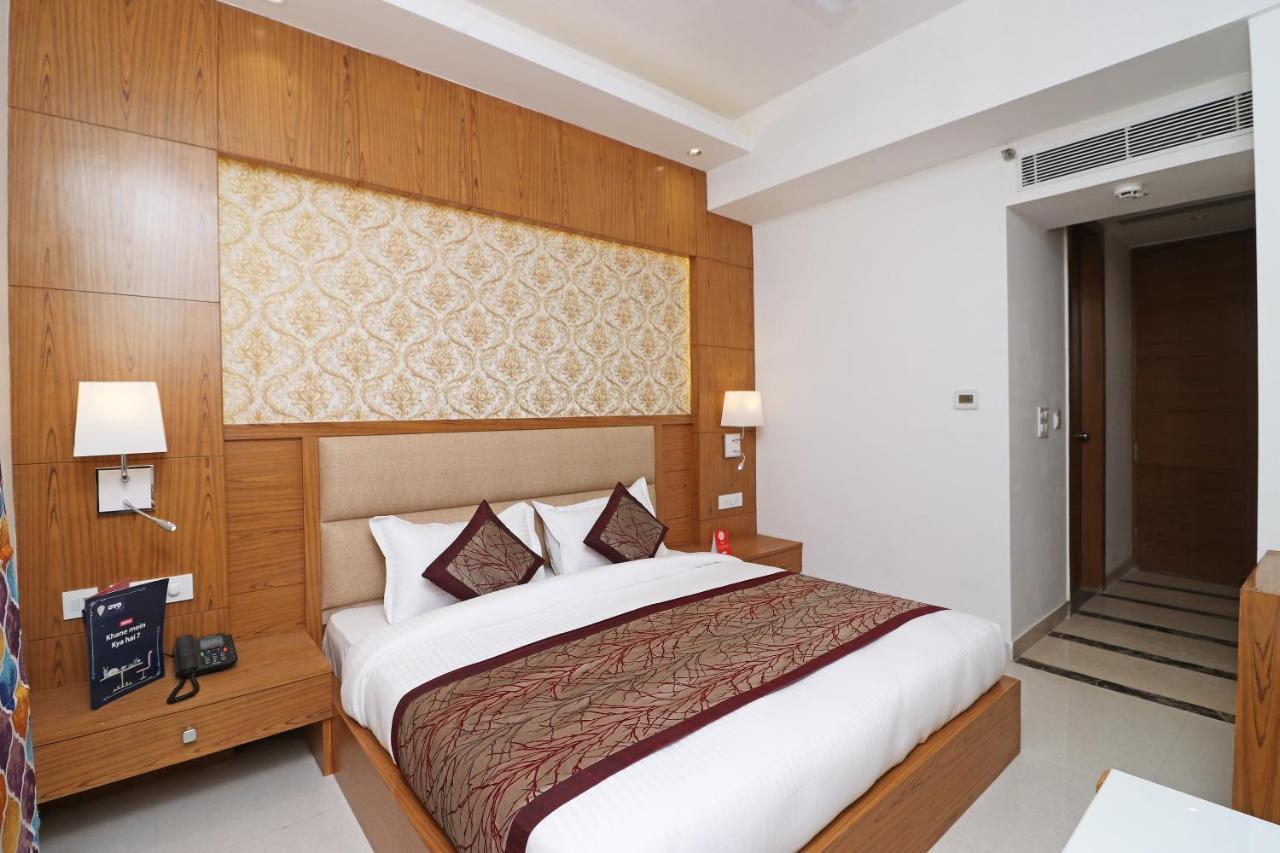 Capital O Hotel Star Inn Near Chhatarpur Metro Station New Delhi Eksteriør billede