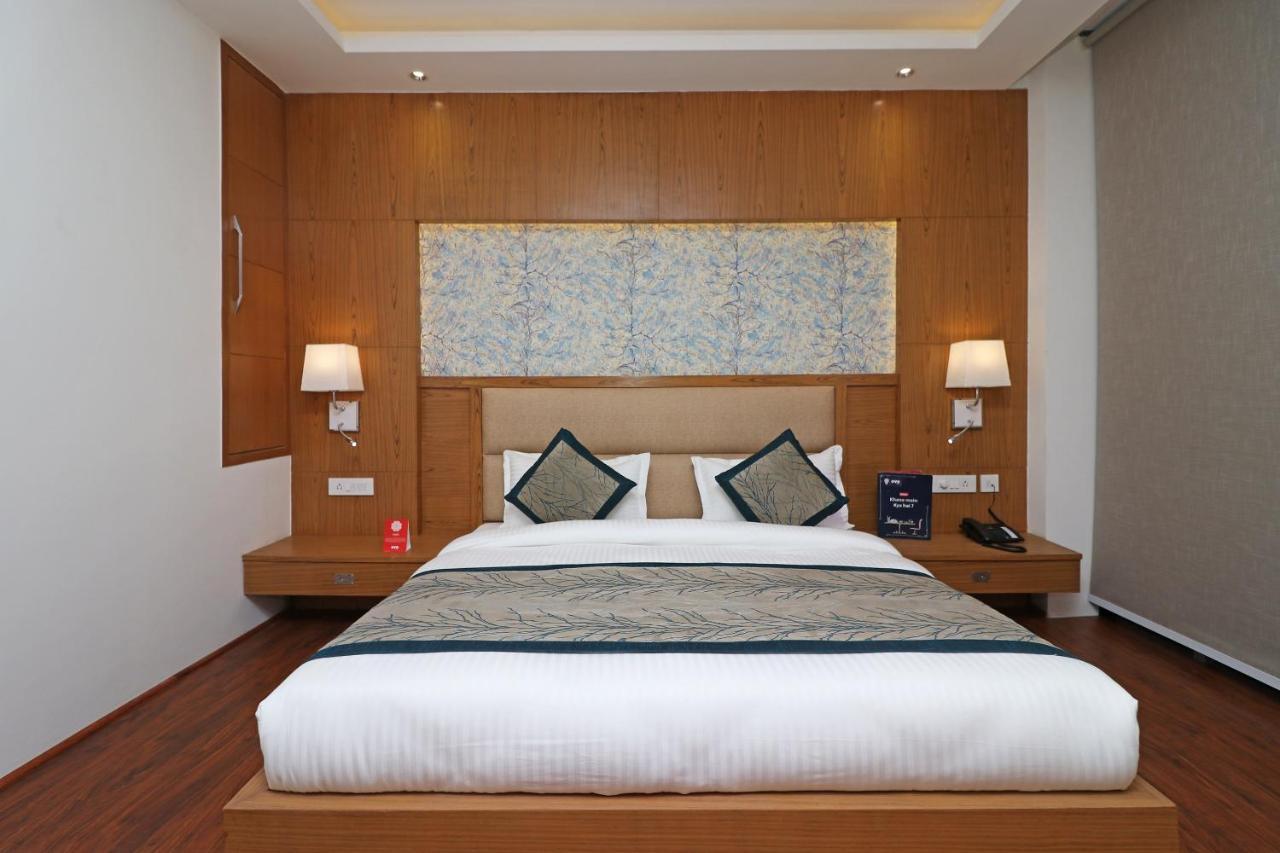 Capital O Hotel Star Inn Near Chhatarpur Metro Station New Delhi Eksteriør billede