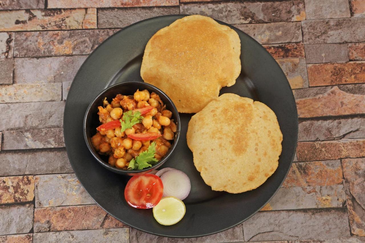 Capital O Hotel Star Inn Near Chhatarpur Metro Station New Delhi Eksteriør billede