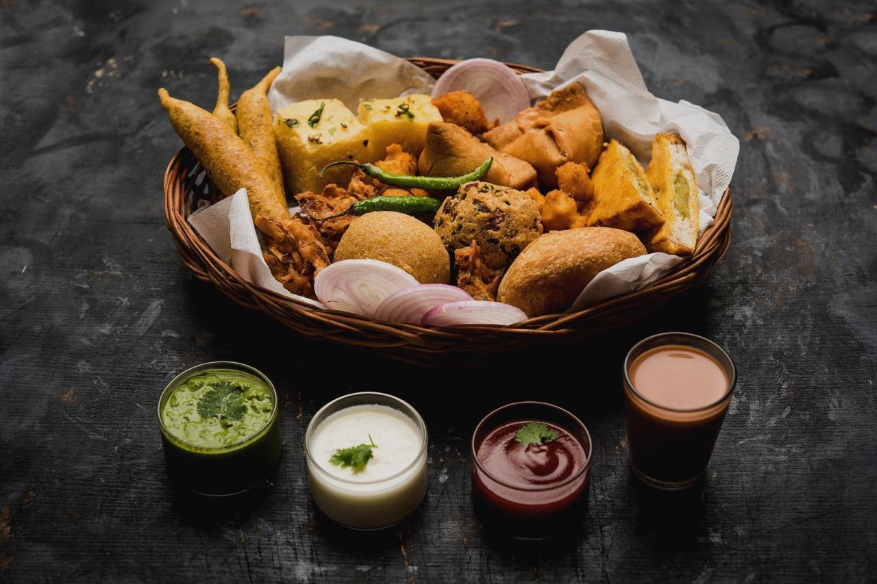 Capital O Hotel Star Inn Near Chhatarpur Metro Station New Delhi Eksteriør billede