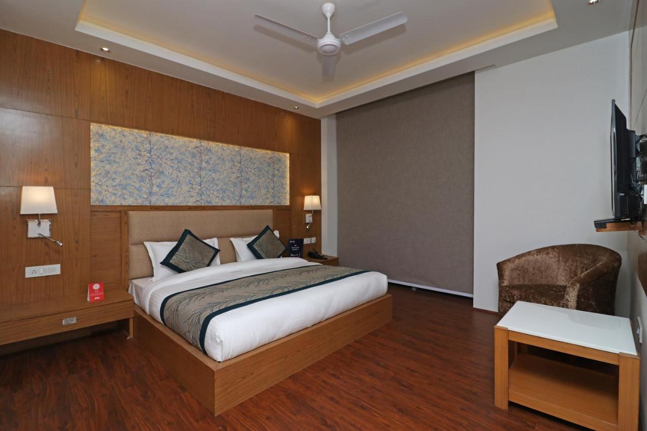Capital O Hotel Star Inn Near Chhatarpur Metro Station New Delhi Eksteriør billede