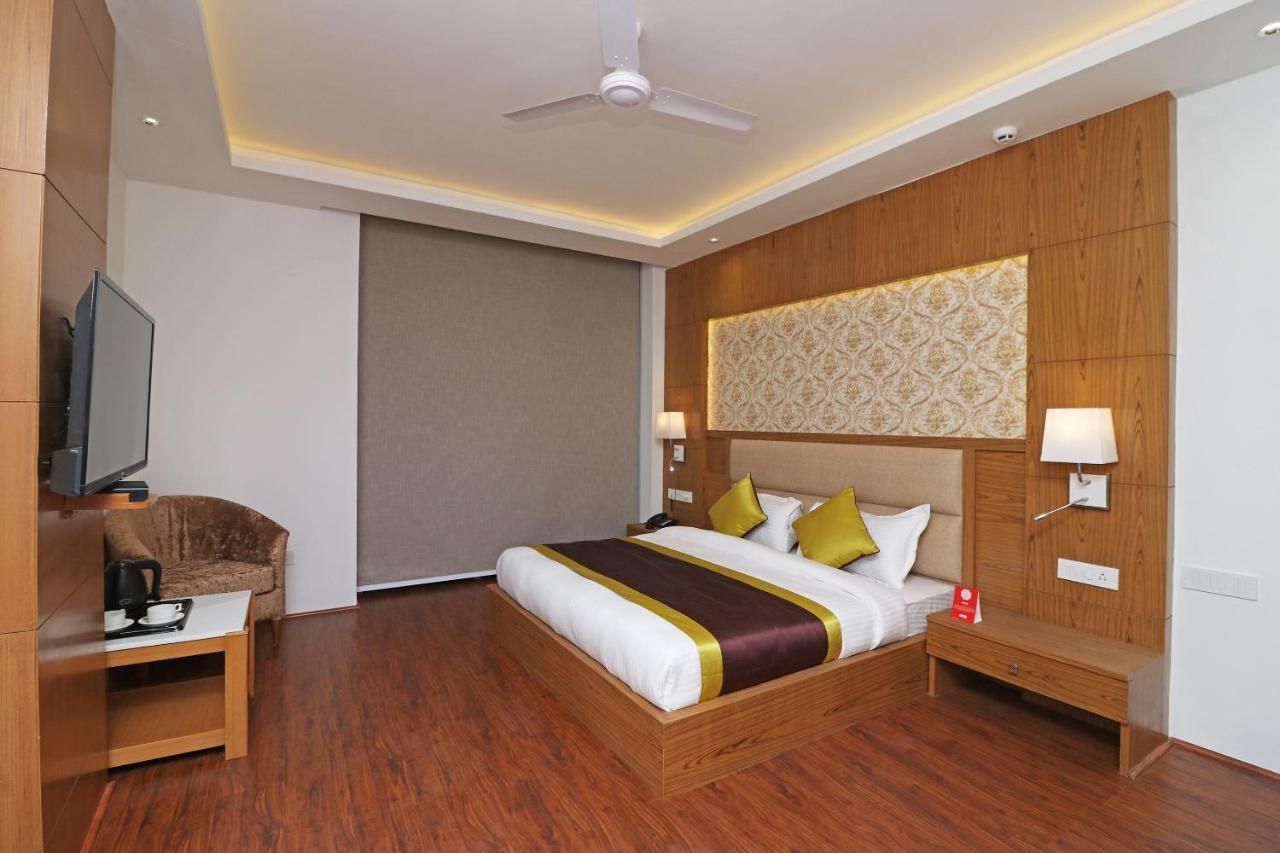 Capital O Hotel Star Inn Near Chhatarpur Metro Station New Delhi Eksteriør billede